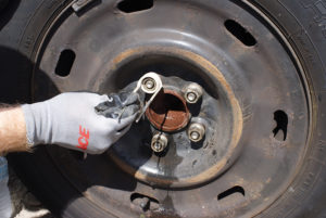 How to remove seized lug nuts by induction heat