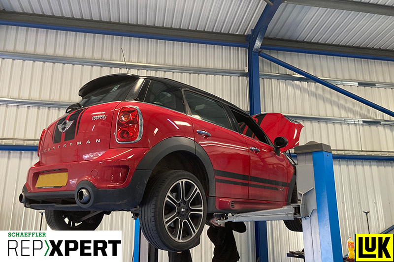 How to replace a clutch on a MINI Countryman