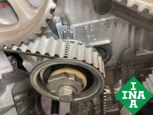 How to replace timing belt on a 1.0l Seat Mii - Professional Motor Mechanic