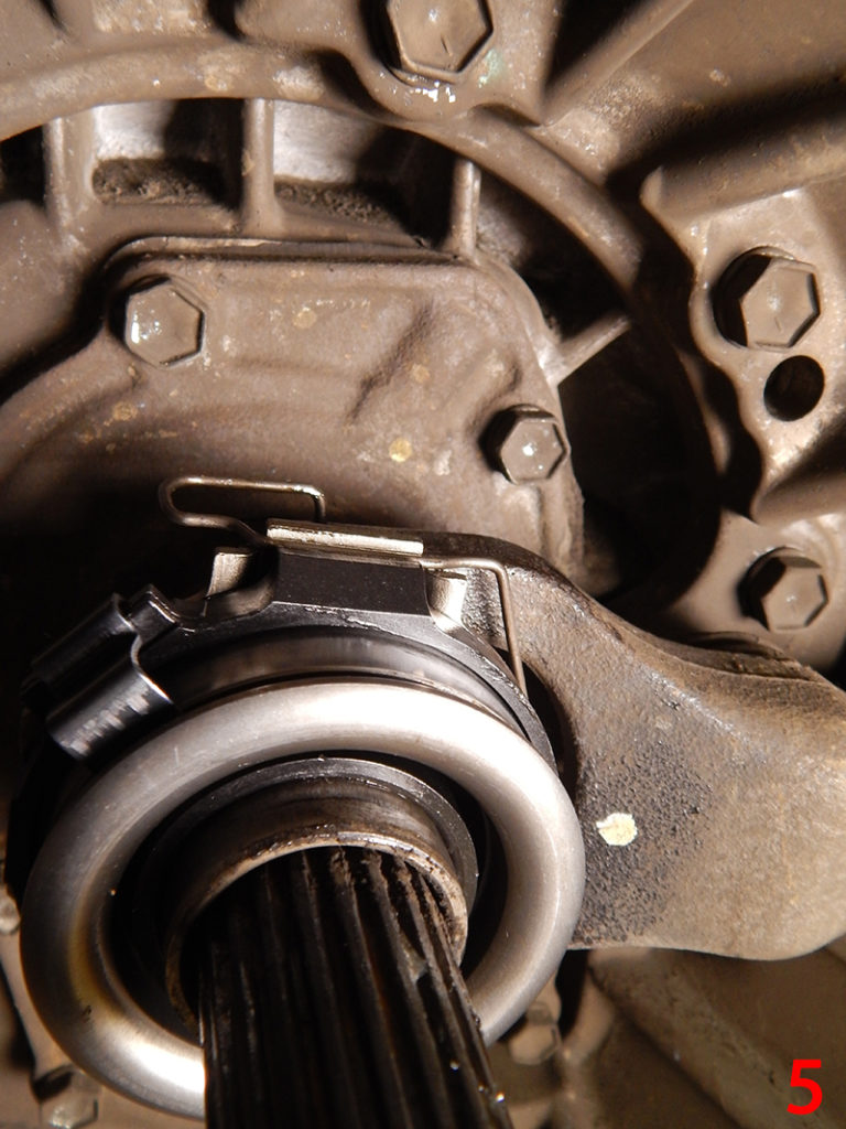 How to replace the clutch on a Toyota Hilux Professional Motor Mechanic