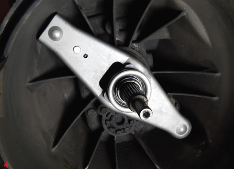 How to replace a clutch on a Ford Transit Professional Motor Mechanic