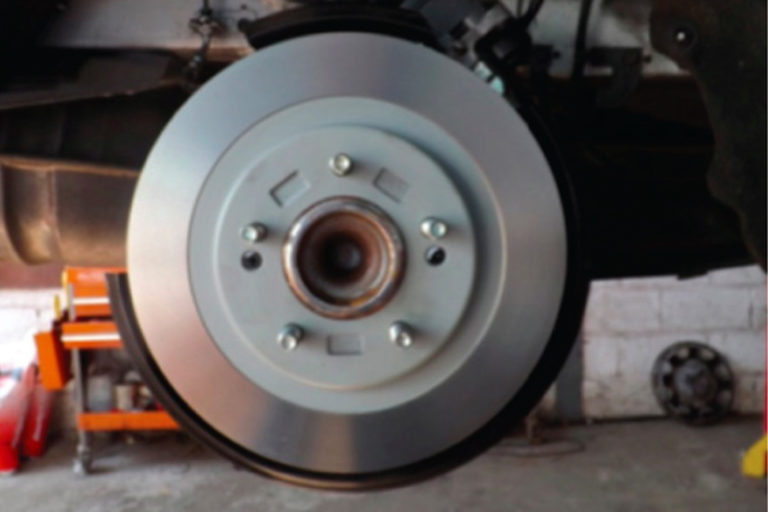 How to change rear brake pads on a Hyundai i40 Professional Motor