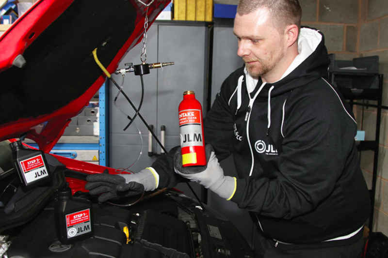 JLM shines the spotlight on exceptional technicians