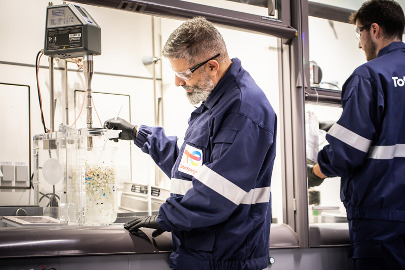 TotalEnergies explore the difference in engine oil