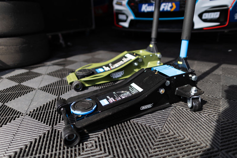 Draper tools' guide for lifting vehicles