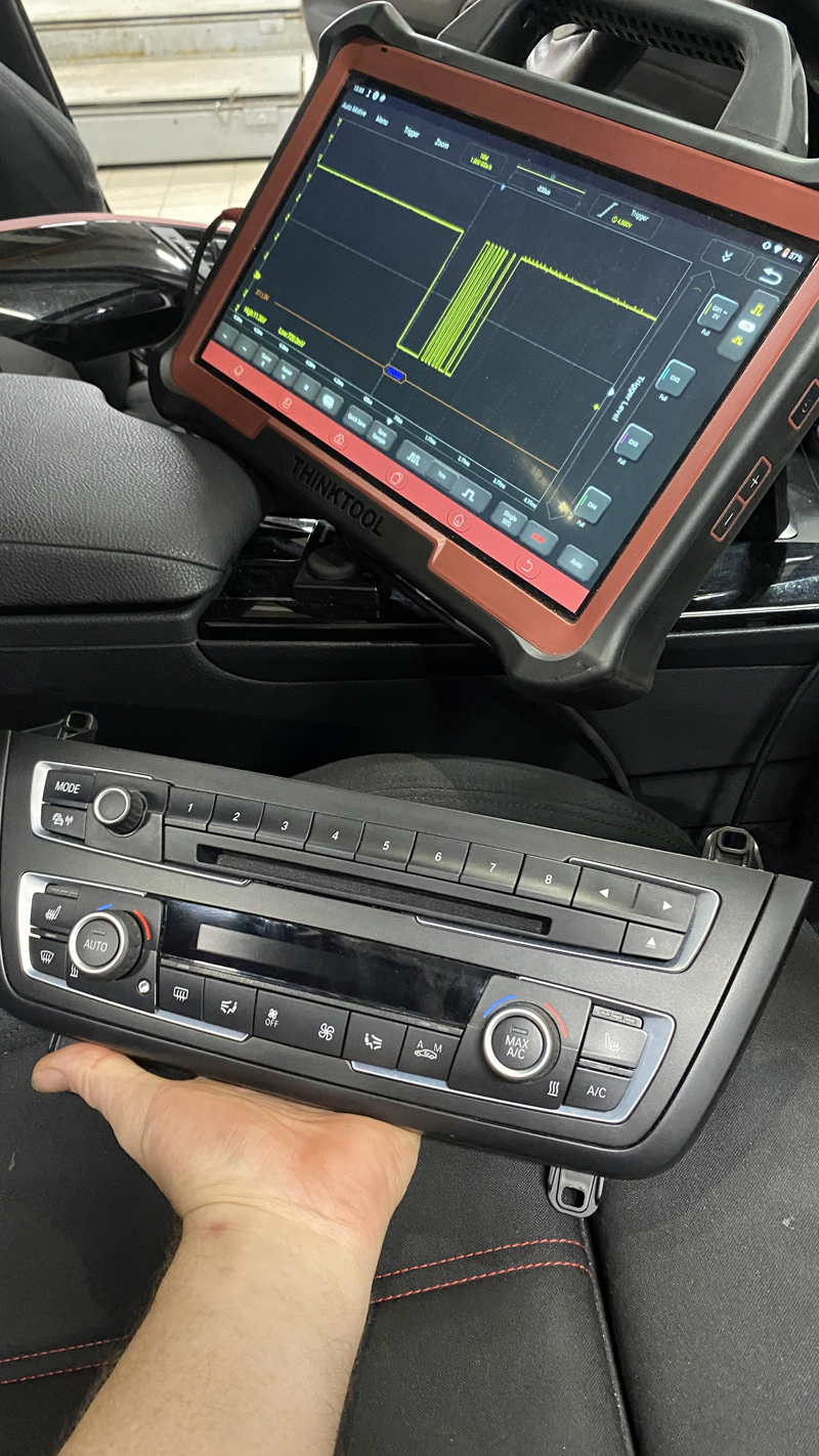 BMW F30: Entertainment panel fix