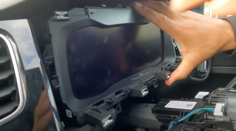 Programming a spare VW Golf key 