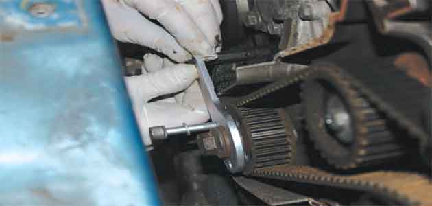 How to replace a timing belt on a Vauxhall Zafira